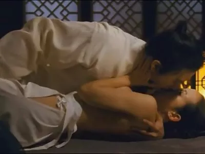 Một thiếu sex nho tuoi nhat niên là liếm một vòi nước