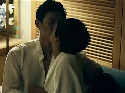 A bimbo cưỡi sex da den dit gai nhat một dương vật giả